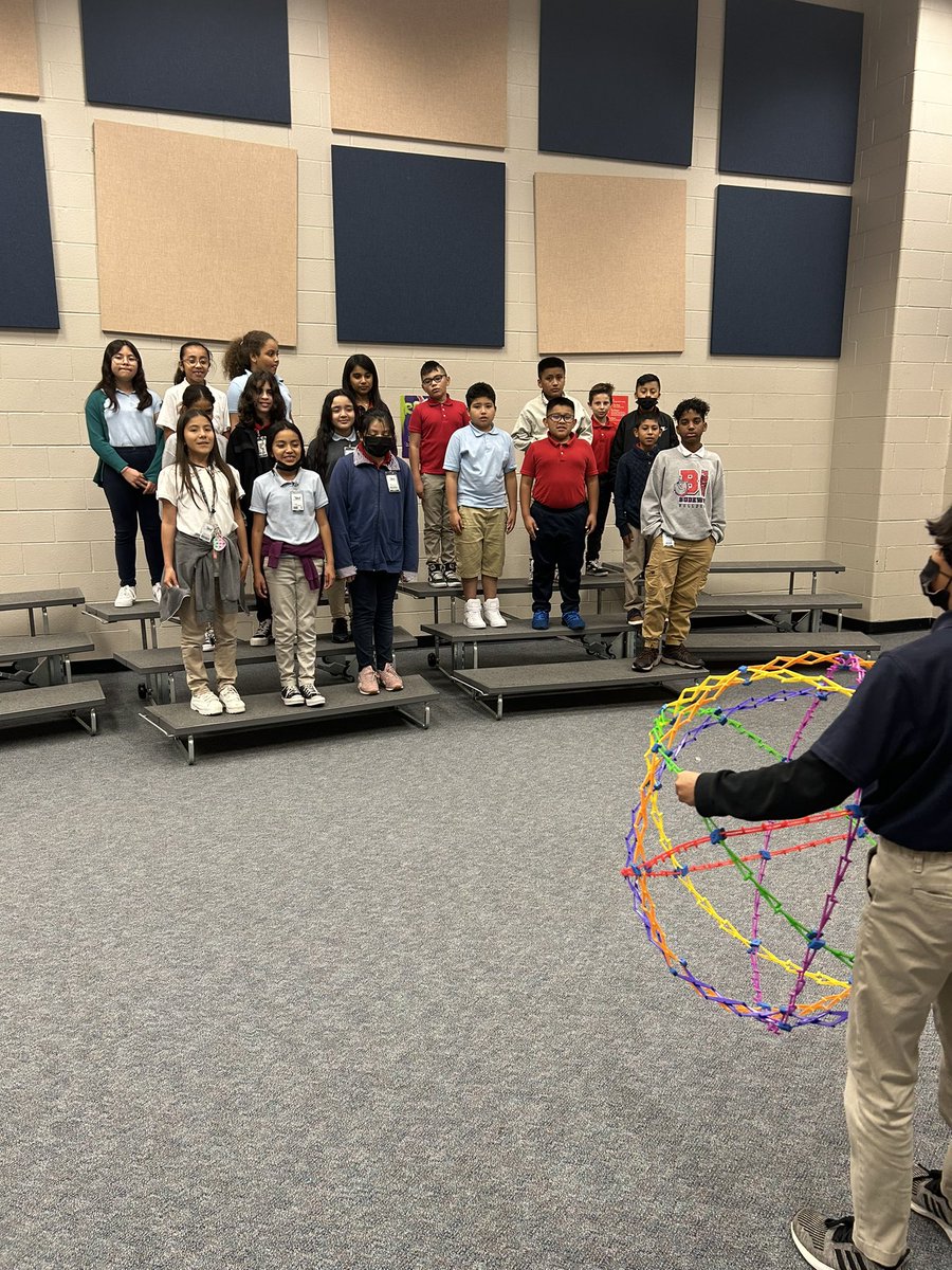 WiensAtAlbright's tweet image. I got to teach Ms. Veláquez’s class about dynamics today. #teamteach #budewigchoir @budewigbulldogs @AliefISD