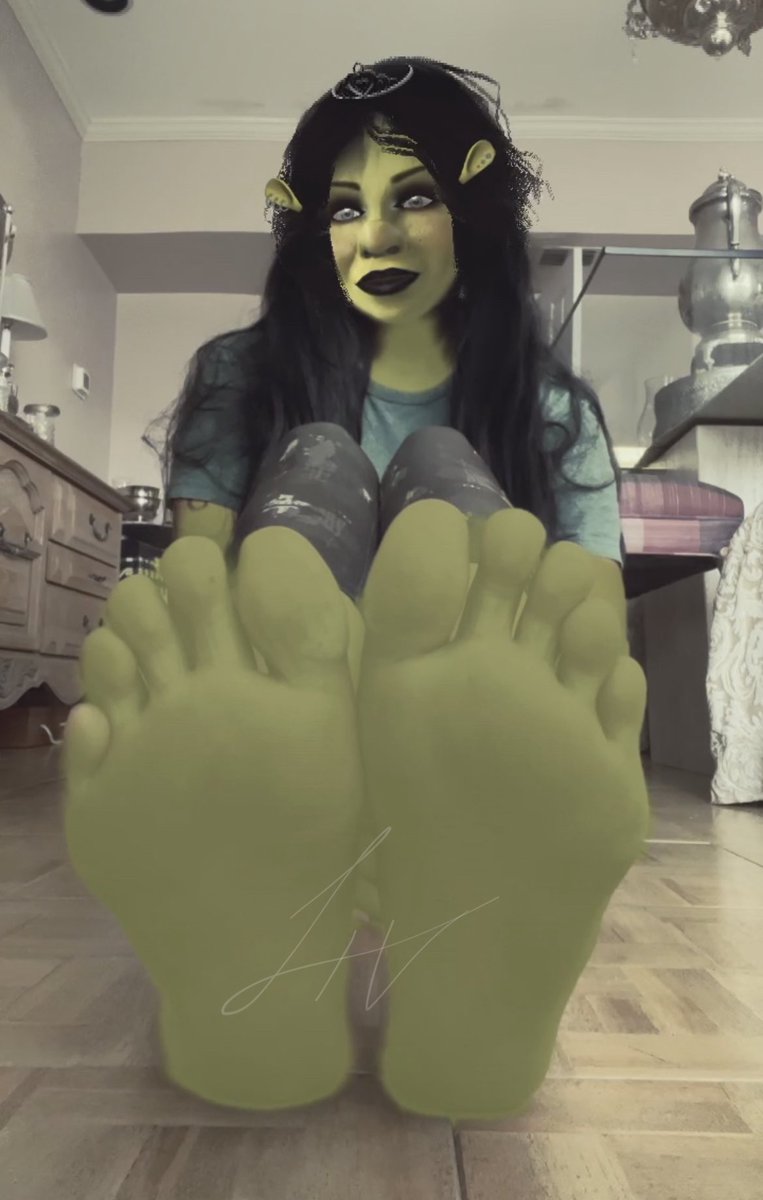 Goddess_Livv's tweet photo. When I say I’m a swamp creature from Florida this is what I mean. 💅🏽😂 https://t.co/Dgo0ZYX2ND