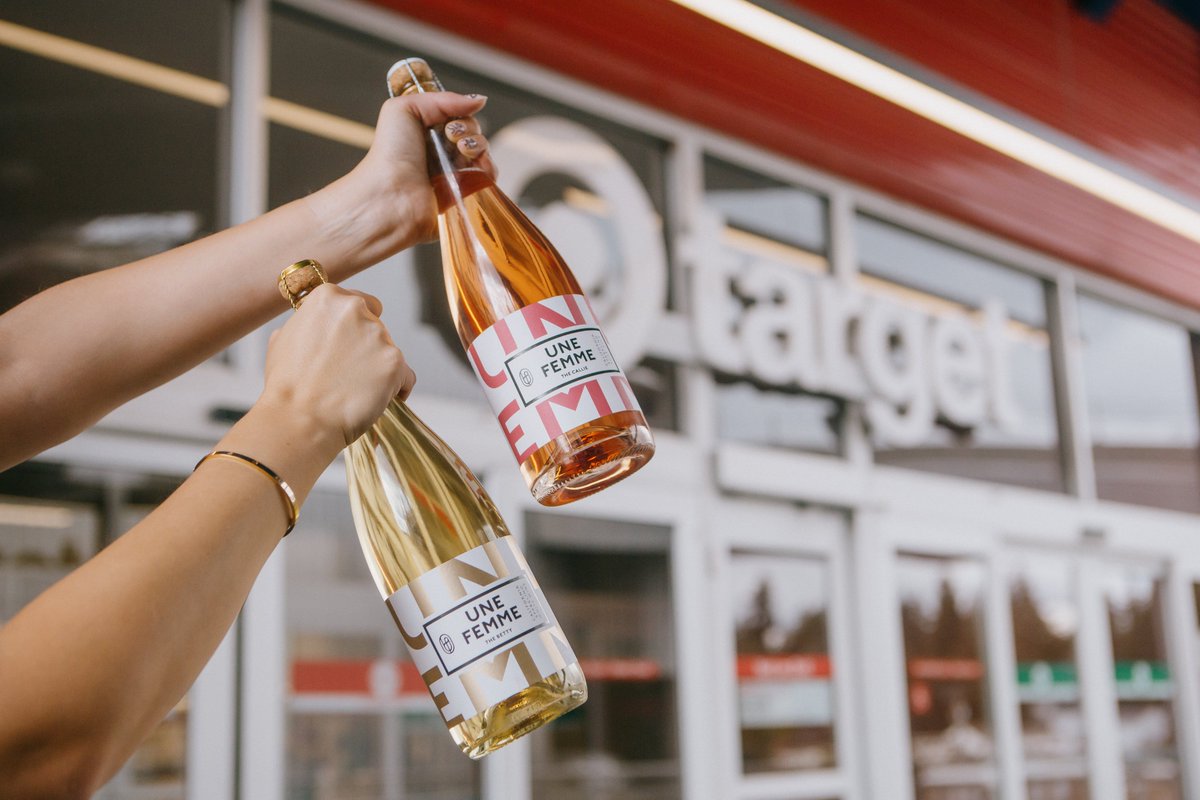 It’s official! You can now find Une Femme Wines in <a href="/Target/">Target</a> stores nationwide. 🍾

This partnership feels like a dream come true. 

Link to find your nearest retail store 👇
unefemmewines.com/pages/where-to…