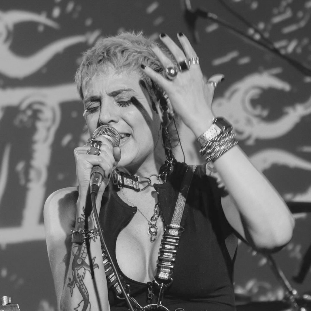 EsoFalta's tweet photo. #ENTREVISTA | Llega el rock a #Esoquefalta ⚡️ Hablamos con @Analiaboccomino, cantante y compositora de @sedacarmin 

#Ahora por @fmlatribu https://t.co/g6MbRskpd7