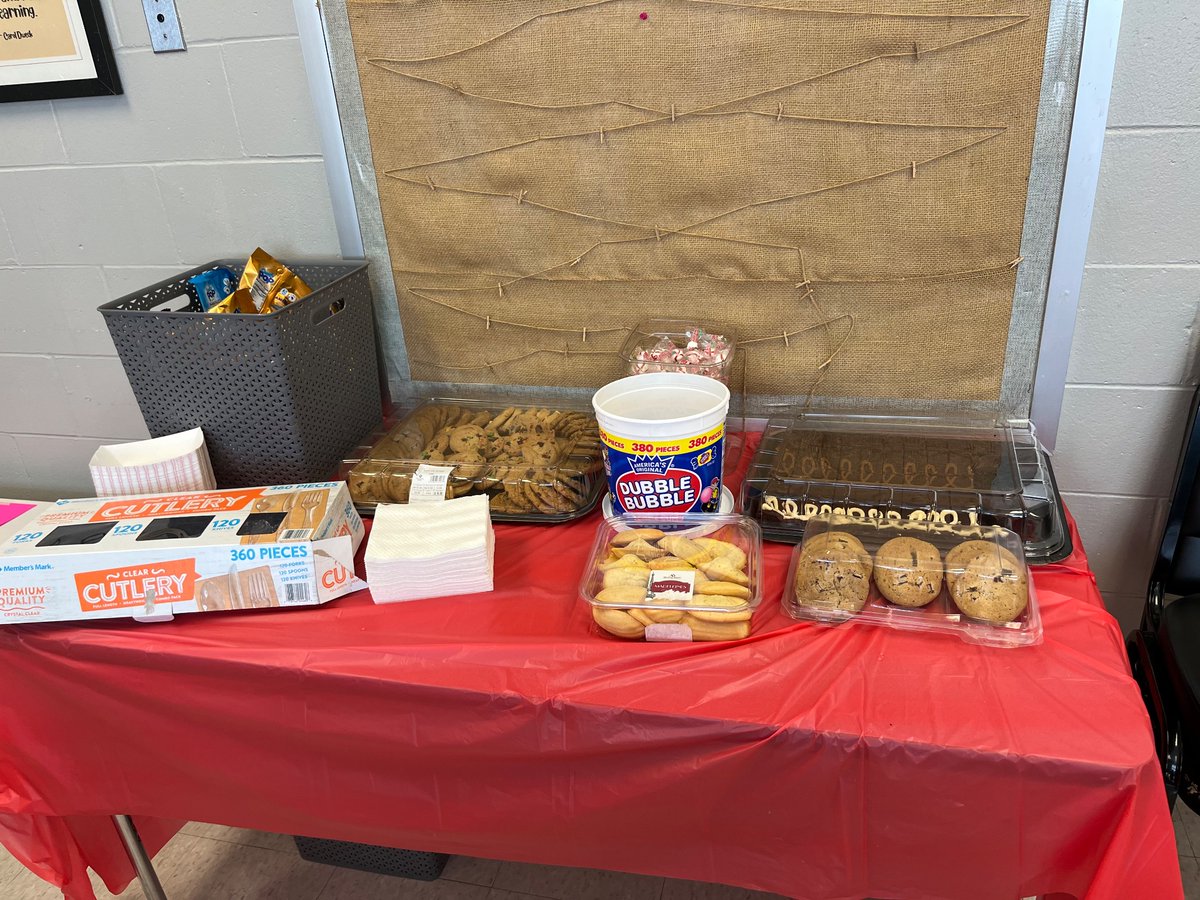 BTE_PTA's tweet photo. Showing some love to our amazing BTE Staff for all they do! In honor of opening day for Baseball, we went Ballpark theme for them⚾️ Enjoy! 🥰 #wolfpuppride @BTEWolfPups @WSDinfo https://t.co/mr2Qt3JoQm