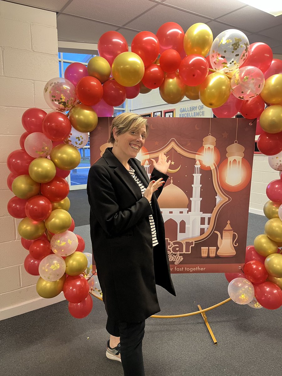 <a href="/CockshutHillSch/">Cockshut Hill School</a> Wonderful to see our local MP <a href="/jessphillips/">Jess Phillips</a> supporting our community Iftar this evening. <a href="/Summit_LT/">Summit Learning Trust</a> #iftar #Ramadan2023 <a href="/GreenLaneMasjid/">Green Lane Masjid & Community Centre</a>