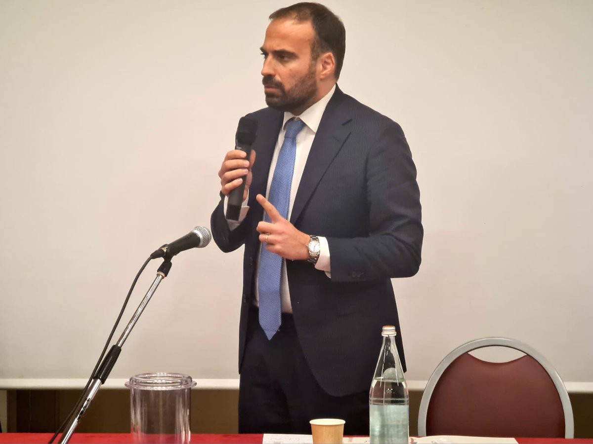 marattin's tweet photo. Una sala gremitissima a Prato - con @DantiNicola - con la comunità che darà vita al nuovo partito liberal-democratico: non solo @Azione_it e @ItaliaViva ma libdem, cattolici, riformisti liberali. Avanti così, con sorriso e determinazione. Grazie ai bravissimi organizzatori. https://t.co/Z03CA8Ohvr