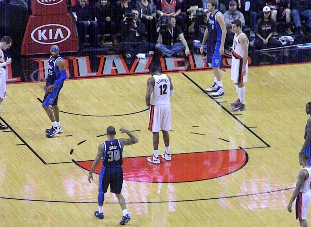 Beautiful_Str34's tweet image. Best regards bro in your future endeavors. It was cool watching you live vs dirk..one of my fav games ive seen live &amp;amp; other times when I moved here in 2012..take care. Thanks for the memories #Respect #LTrain
