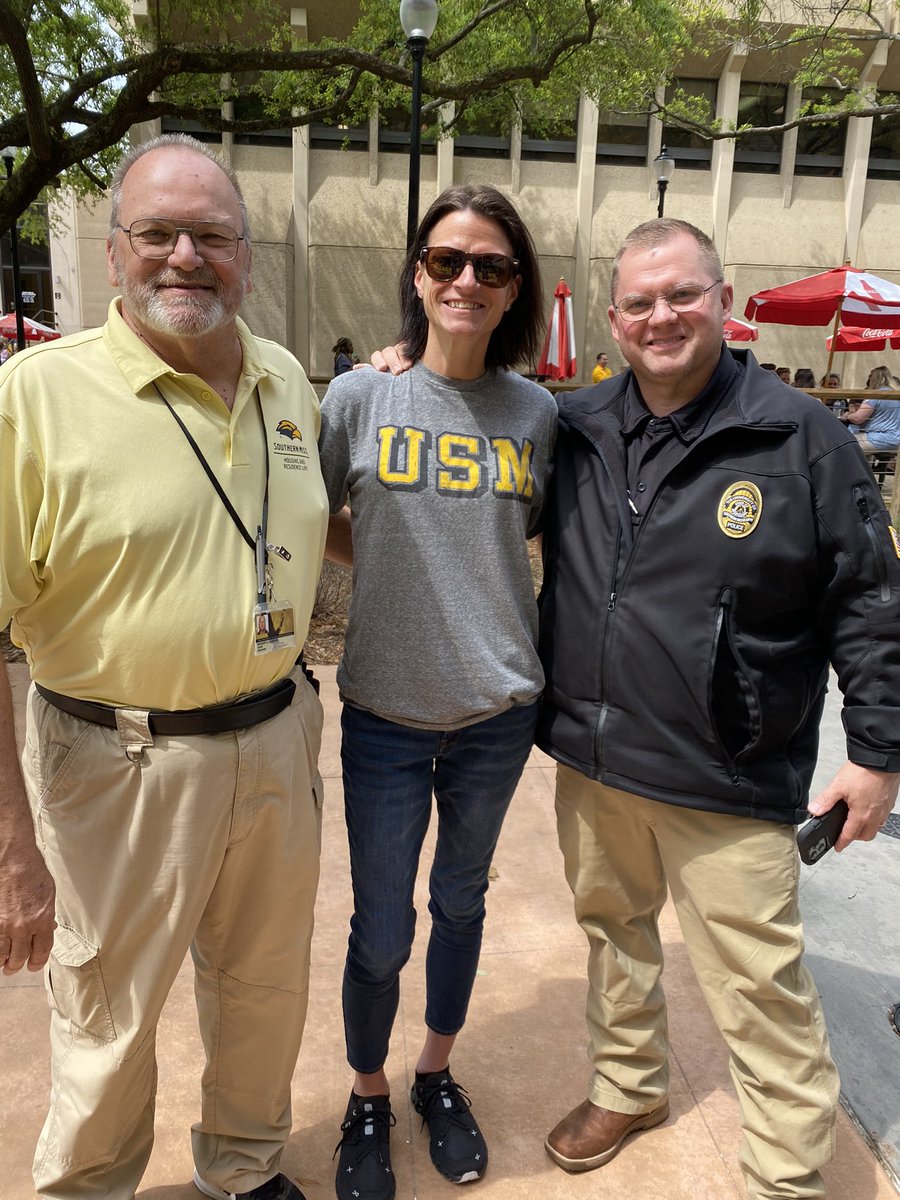deancantrell405's tweet photo. Beautiful day for our employee appreciation event today π¦
π
#smttt
#Dedicateddean https://t.co/hnPKhXcarl