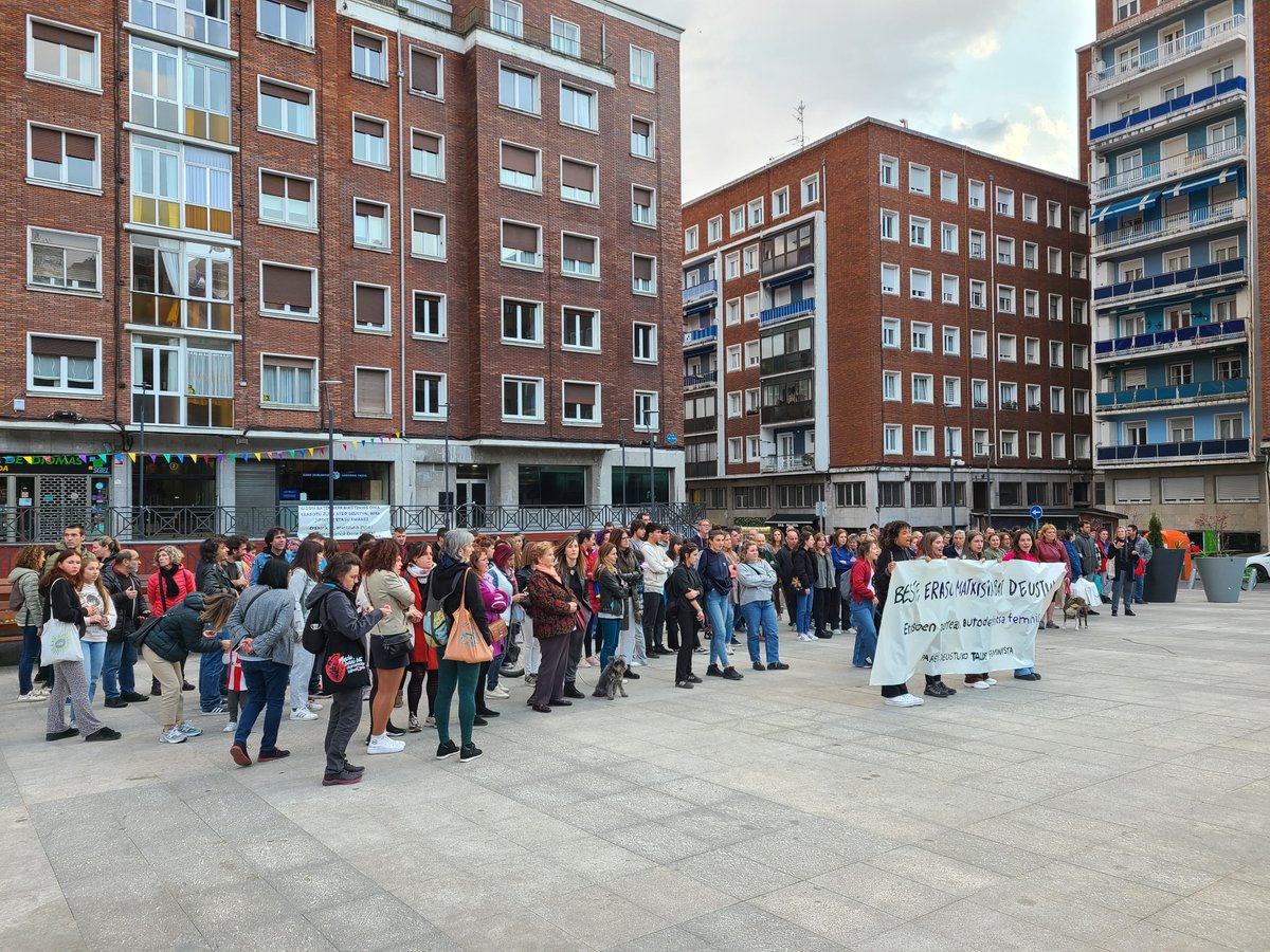 EHBilduDeustu's tweet photo. 😡 Atzo Deustun gertatutako eraso matxista salatu dugu gaur auzokideok

💪 Erasoen aurrean, autodefentsa feminista eta herri erantzuna! https://t.co/LGtkxRs6Ly