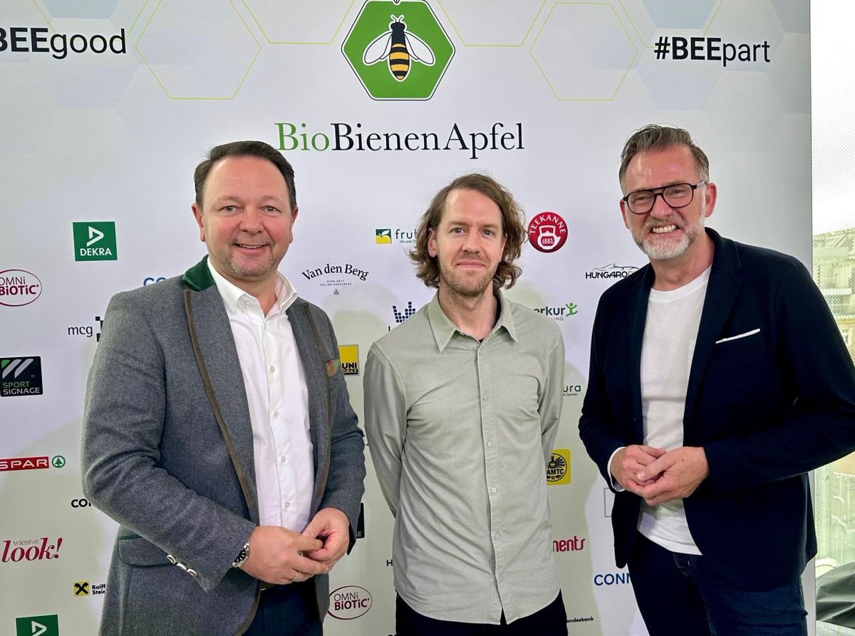 ocsebvettel's tweet photo. More of Sebastian Vettel yesterday at #BioBienenApfel event In Vienna πΈπ
#Vettel #SaveTheBees #beeahero https://t.co/oES3PzmDtI