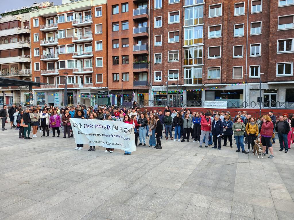 ehbildubilbo's tweet photo. Deustun gertatutako eraso matxista salatzeko @Paredeustu-k deitutako kontzentrazioan parte hartu dugu.

Erasoen aurrean, autodefentsa feminista eta herri erantzuna! https://t.co/IfVQERjtox