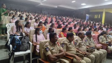 MalkajgiriCop's tweet photo. Today @sheteams_rck, @CyberCrimeRck, along with @RKSC_Rachakonda conducted an awareness program on #CYBER_STALKING & #CYBER_BULLYING at Sreenidhi Engineering clg, Ghatkesar. #DCP_Sheteams Kum. Sri Bala #DCP_CyberCrimes Smt. Anuradha & @DcpMalkajgiri Smt.Janaki participated
#RKSC https://t.co/Jyv3DRLFQn