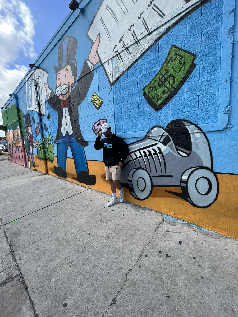 SailfishCrypto's tweet photo. We’re out here! We’ll see you all at the after parties! Hit us up! #graffiti #wynwood #conference day ☝️ ⬇️ #NFTart #miami https://t.co/DPlVf1w0JV