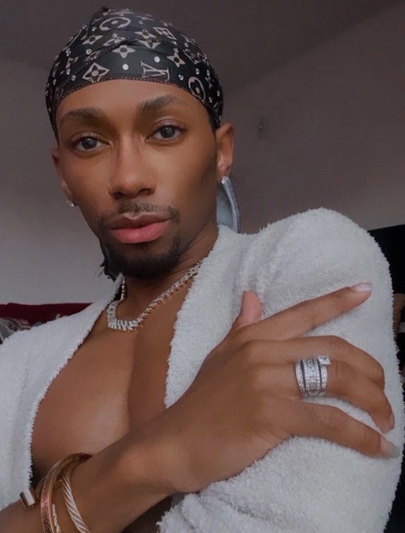 ProPerVerSacE's tweet photo. Made You Look🪄✨ https://t.co/InBfhj03Su