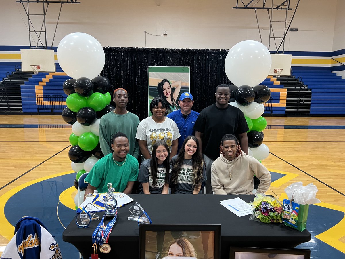 2023 Powerlifters Celebrate our teammate Sr. Madison Bradshaw signing to cheer at UNT!! Congrats Madie!! Proud of you and the work you’ve done to get to this point!! <a href="/Northtxcheer/">North Texas Cheer</a> <a href="/madiebradshaw3/">madie bradshaw🤎</a> vb