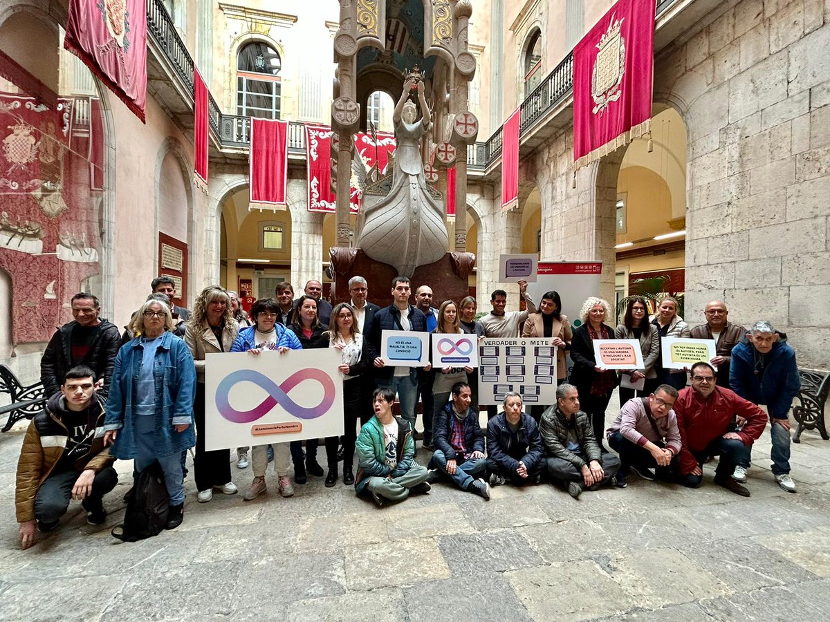 aspercamp's tweet photo. Lectura del manifest pel Dia Internacional de l'Autisme a l' @TGNAjuntament . Gràcies pel suport ♾ https://t.co/uuD4QLAkI2