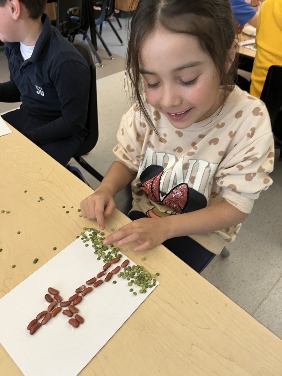 MrsBrowne12's tweet photo. We created beautiful Easter crosses today as we prepare for Holy Week🤍 @StGregoryHCDSB @missnschofield_ https://t.co/Y92i0yh1oe