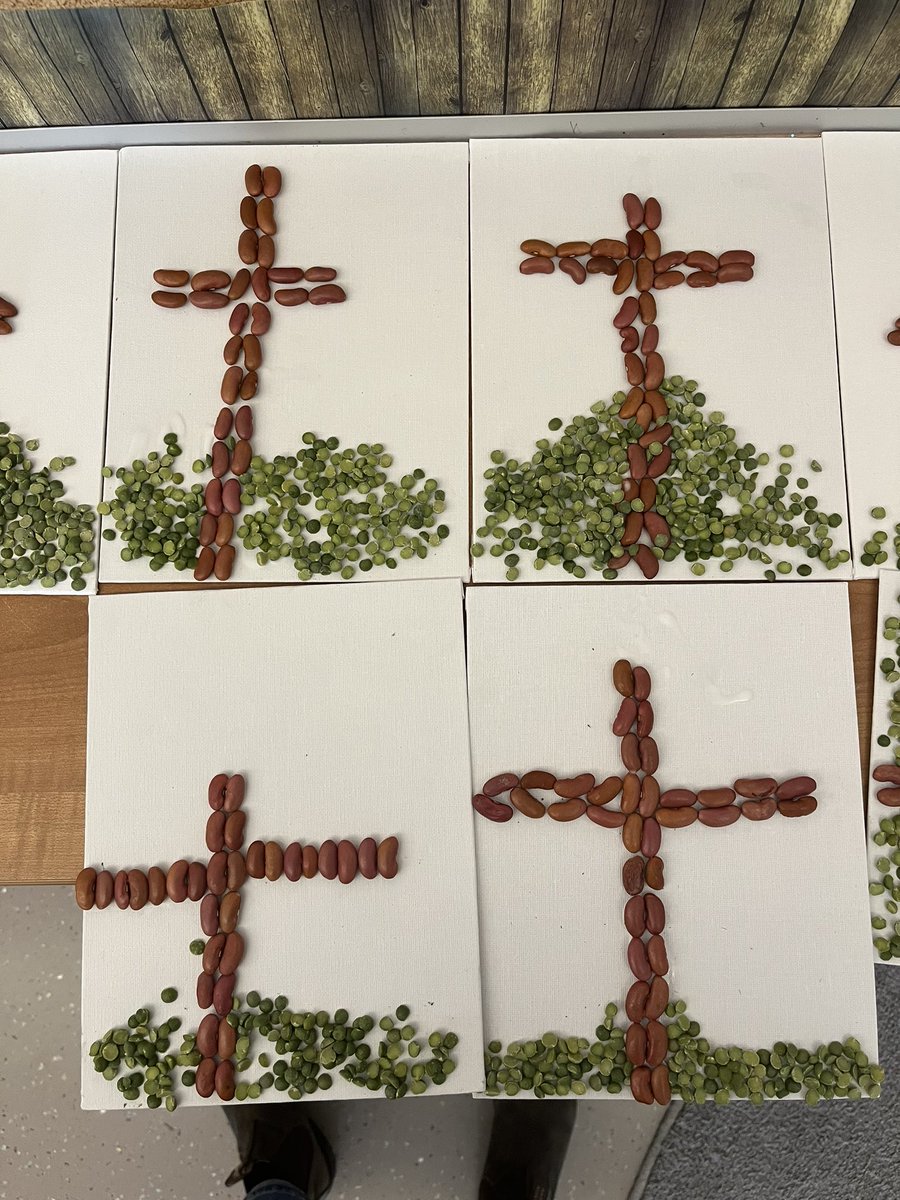 MrsBrowne12's tweet photo. We created beautiful Easter crosses today as we prepare for Holy Week🤍 @StGregoryHCDSB @missnschofield_ https://t.co/Y92i0yh1oe