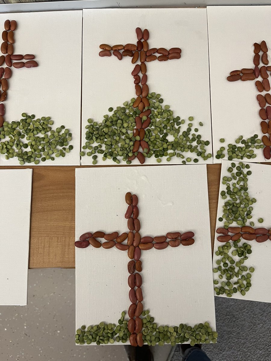 MrsBrowne12's tweet photo. We created beautiful Easter crosses today as we prepare for Holy Week🤍 @StGregoryHCDSB @missnschofield_ https://t.co/Y92i0yh1oe