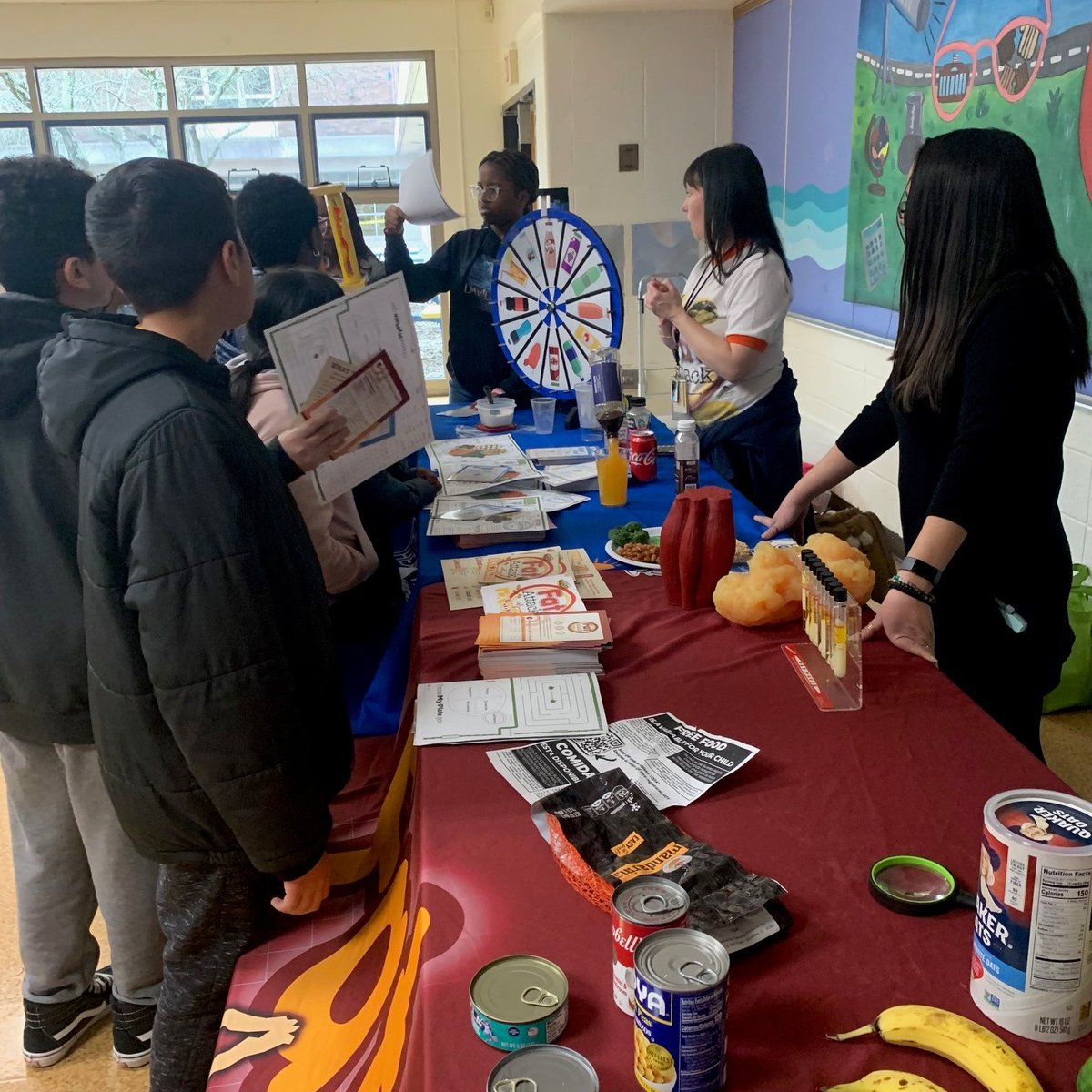 cloonanprincipl's tweet image. CMS thanks @FamilyCenters &amp;amp; @CHNCTinc who joined to give Bulldogs two interactive lessons on the impact of fat &amp;amp; sugar, making healthier nutritional choices and how this affects our bodies &amp;amp; minds.
@SPSSuper @spsassistsuper @StamAdvoSchools #SPSPrepare #SPSMind #SPSBody #cmsnews