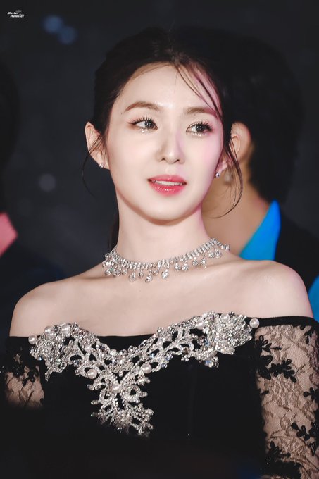 夜中のテンションで人中切りたくなってるけど、人中長くても美しいアイドル見て鎮めてる&hellip;他のパーツが整ってることが条件なのはわかってる(；&omega;；) 全員SMドルだね https://t.co/DMbje2u