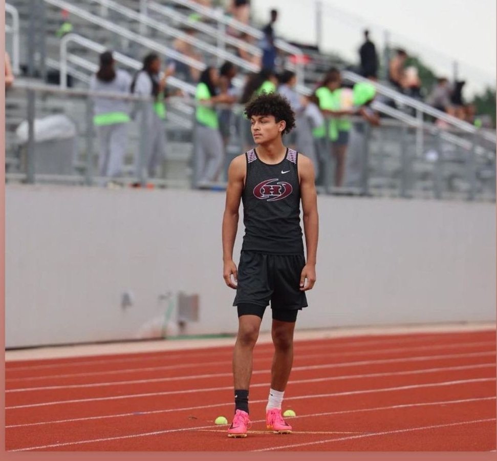 PinonesRuby's tweet photo. My All around Athlete.These Pinones brothers are going places. He was the talk of the track meetππ¨πͺNot to mention people where glad Field events where canceled π€£ I can't wait till next week,ECHS next week. #8thgradetrack #Hurricanes #EC #Hornets #TeamPinones #Pinonesbrothers https://t.co/1qXa4gfsyM