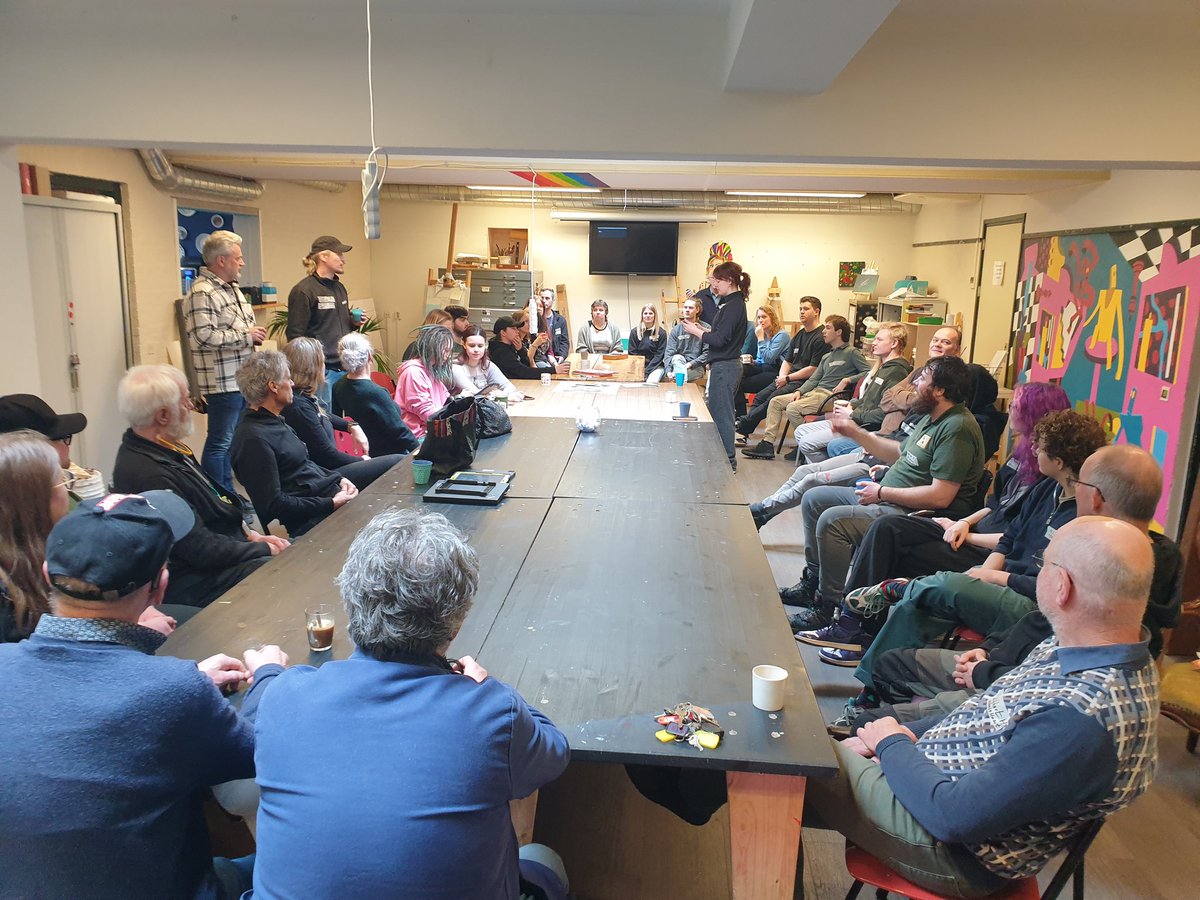 Vandaag waren Meesters van ons op de landelijke Meestersdag van <a href="/WALHALLAB010/">WALHALLAbCapelle</a> in Zutphen.

Superleuke en leerzame dag over lesgeven, ondernemend worden, pedagogiek, creativiteit, uitdagen en #techniek.

En natuurlijk lol gemaakt met zn allen!