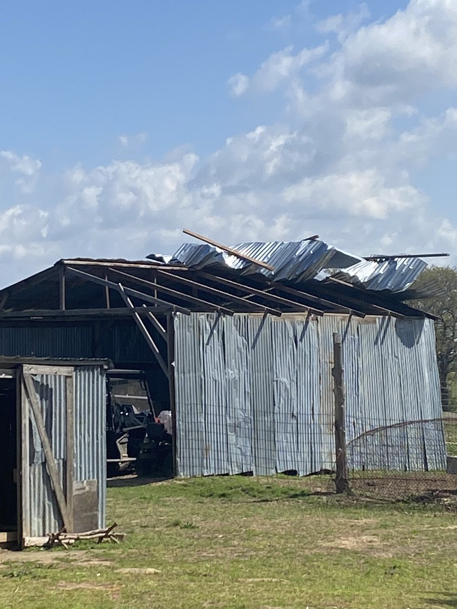 Disciple275's tweet image. Just a little bit windy around here today