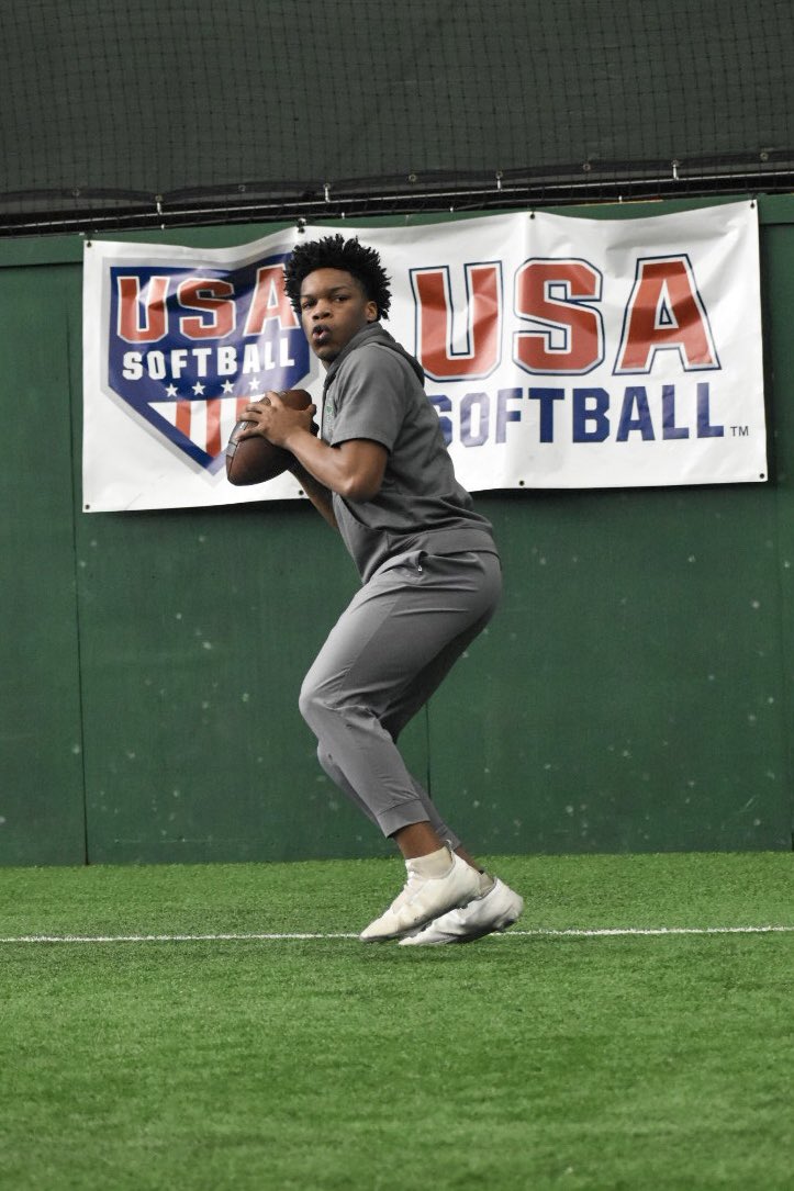 2025 Edmond Santa Fe QB <a href="/thedanielnewton/">daniel newton</a>, he just works.  Eyes, ears, listen for his name!! #QBi <a href="/CoachGeorge5/">Tom George</a>