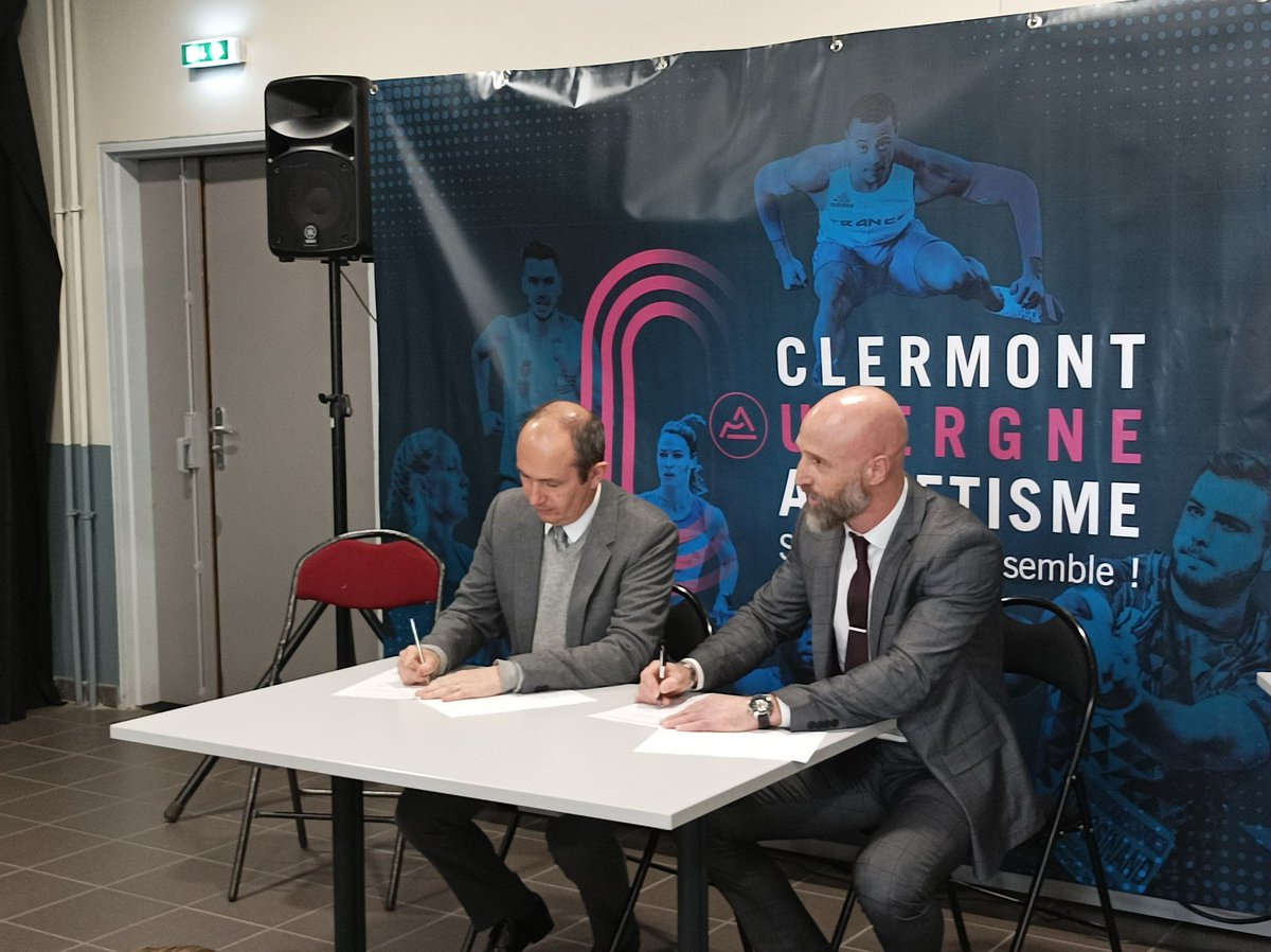 ✍️ Signature de la convention de partenariat entre le Rectorat et Clermont Auvergne Athlétisme par M. Le Recteur <a href="/BenmiloudKarim/">Karim BENMILOUD</a> et Aurelien Preteseille, président du club pour le développement de la pratique physique et sportive à l’école <a href="/EpsClermont/">Inspection Pédagogique Régionale EPS</a> #athletisme #inclusion