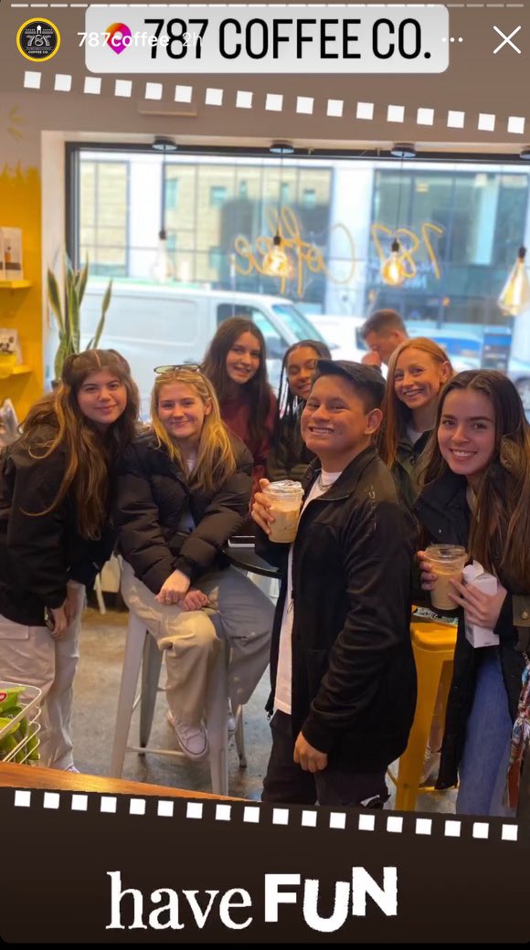 SoudyLanguages's tweet photo. AP Spanish at 787 Coffee Co. in NYC after seeing La Dama Boba at @repertorionyc.
Fun field trip!
@SASD_SAHS https://t.co/SmAbEPMEmd