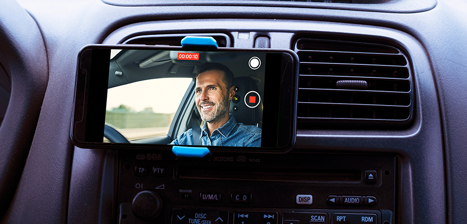 CMillsInsurance's tweet image. Everyone knows the dangers of texting while driving, but now there is another equally dangerous trend – vlogging while driving. erieinsurance.com/AA6469/blog/vl…