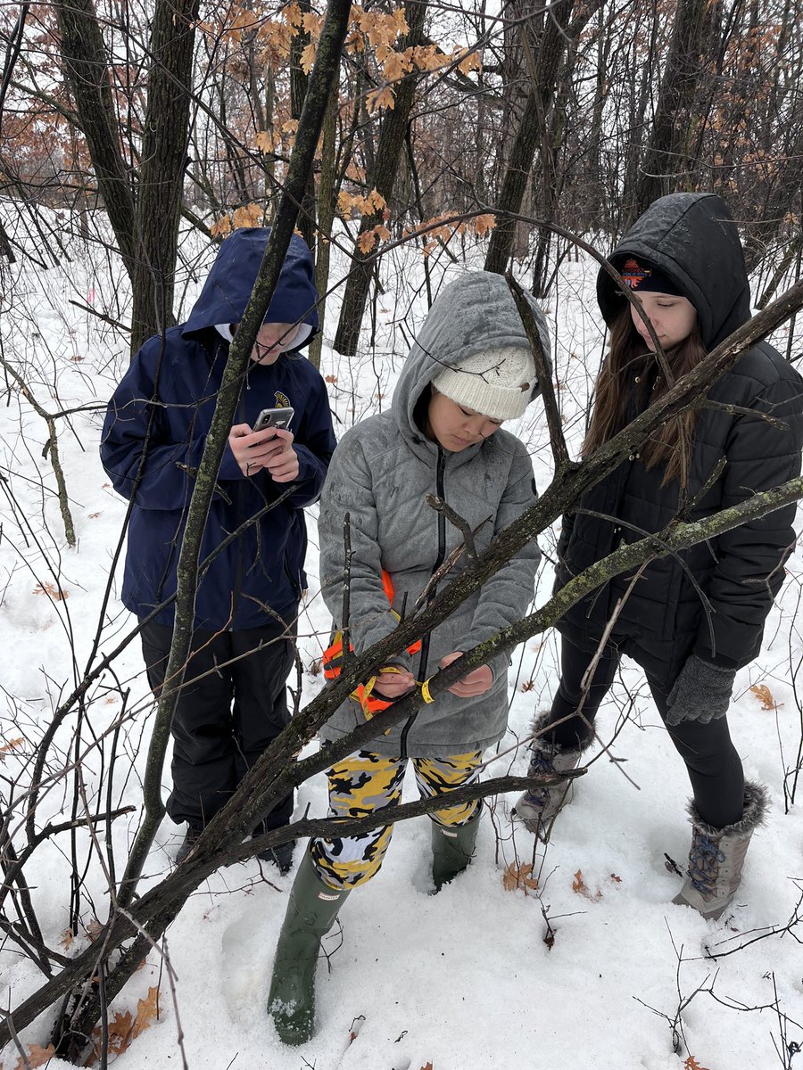 March rain can’t stop data collection in Field Ecology!  #WeAre832