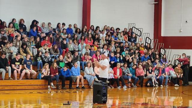 HCSO_FL's tweet photo. Sheriff Tate and Pastor Jerrod Jenkins speaking to the PDL student body today. Talking about making good choices and staying away from drugs - lessons we hope these kids will carry with 

They will be making rounds to other Holmes County schools in the coming days. https://t.co/njjexse57h