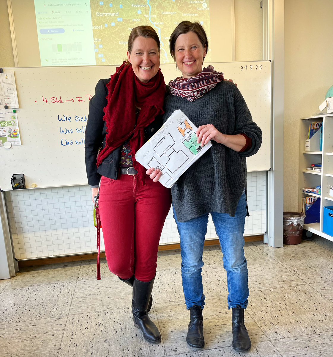 susanneposselt's tweet photo. Statt #Edunautika: Teamteaching mit meiner Schwester 🥰 #twlz #besterjobderwelt https://t.co/hnebrWAasx