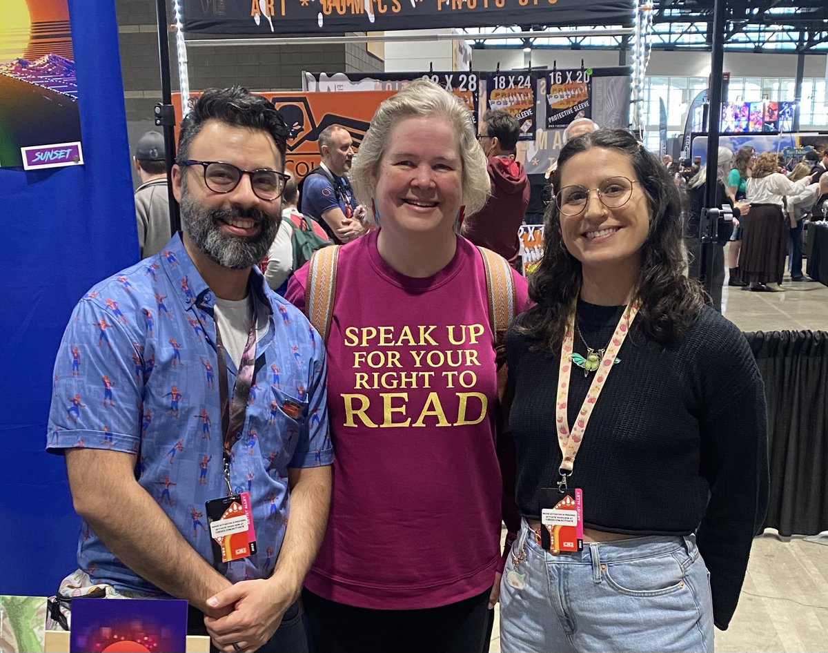 ProspectKLC's tweet photo. Enjoying literature, comics &amp; amazing artists at C2E2 😍⁦@c2e2⁩ https://t.co/2quPRQgT3K
