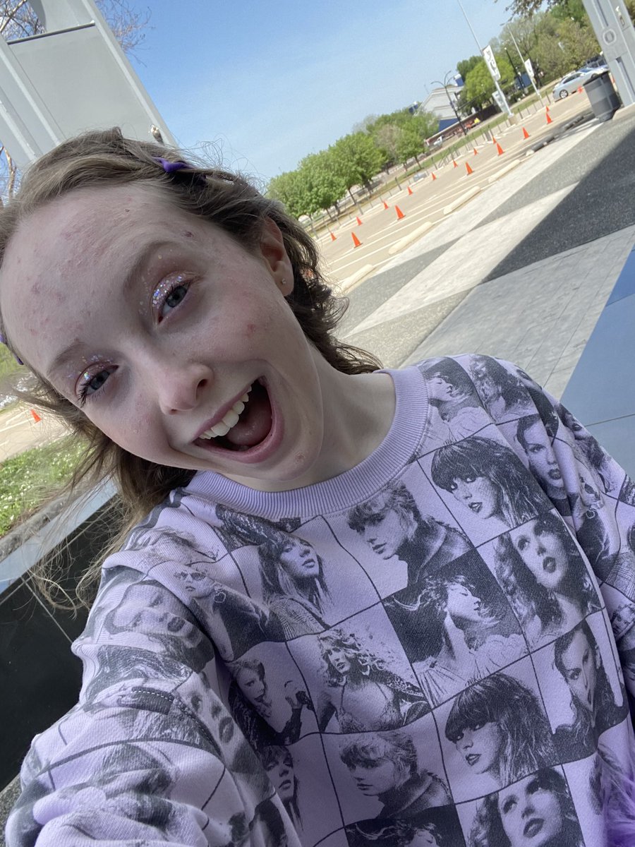 happinessforts's tweet photo. IM HERE!!! #ArlingtonTSTheErasTour https://t.co/h4OB6JjKrC