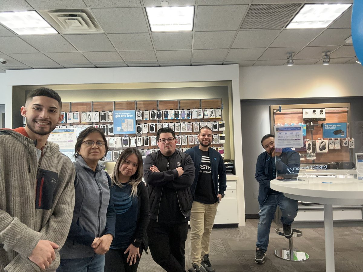 Mack_Ville's tweet photo. To my family at Scarsdale,
Thank you for another memorable year at AT&amp;T full of moments I will never forget. I’ll miss working with each and every one of you. Thanks boss for helping me grow into the ASM role @MichaelBermeo5. To new beginnings!
My 5th store awaits 🫡 https://t.co/ZKHyY6Bem2