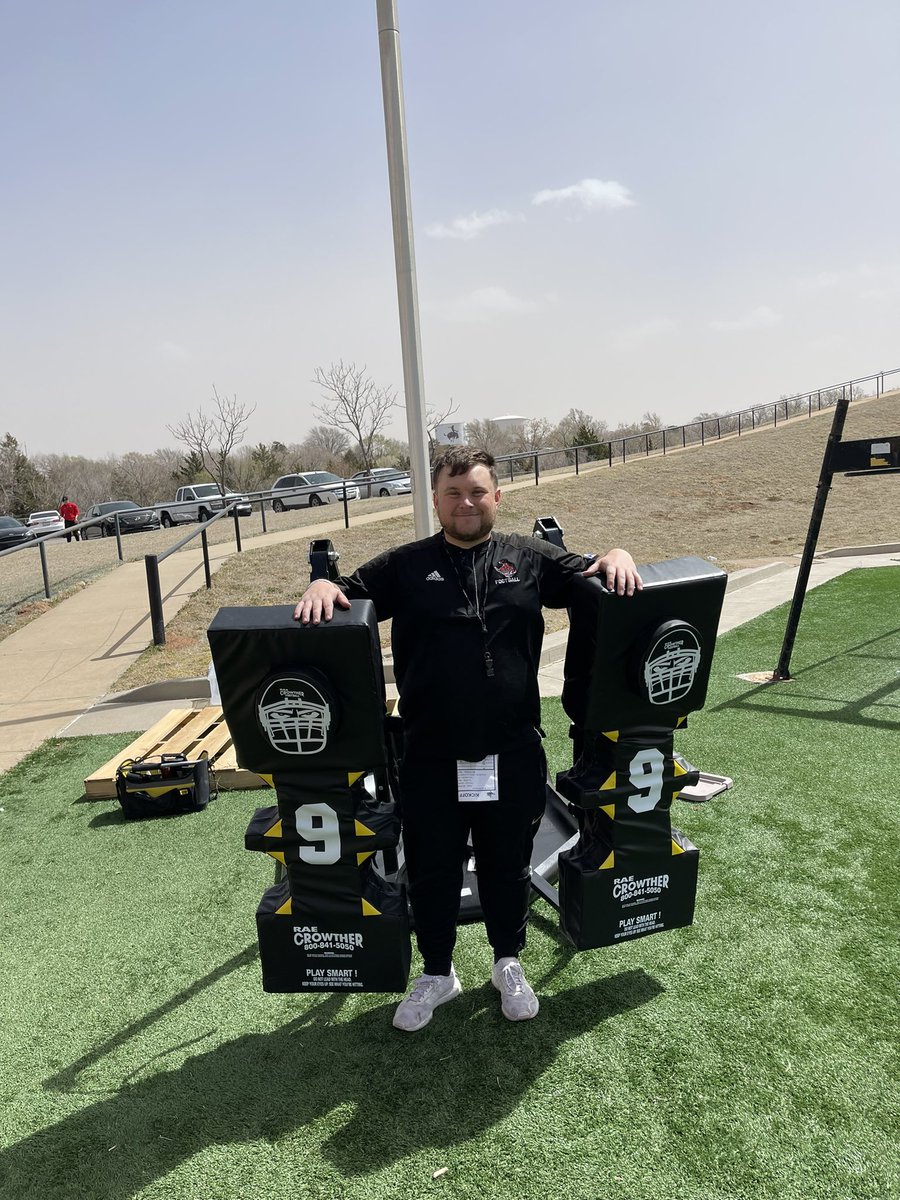 Coach_J_Medrano's tweet photo. Ranger O-Line just got better! @CoachKoppelmann!! @nwosufootball #RRR https://t.co/zF9eA7KeSU