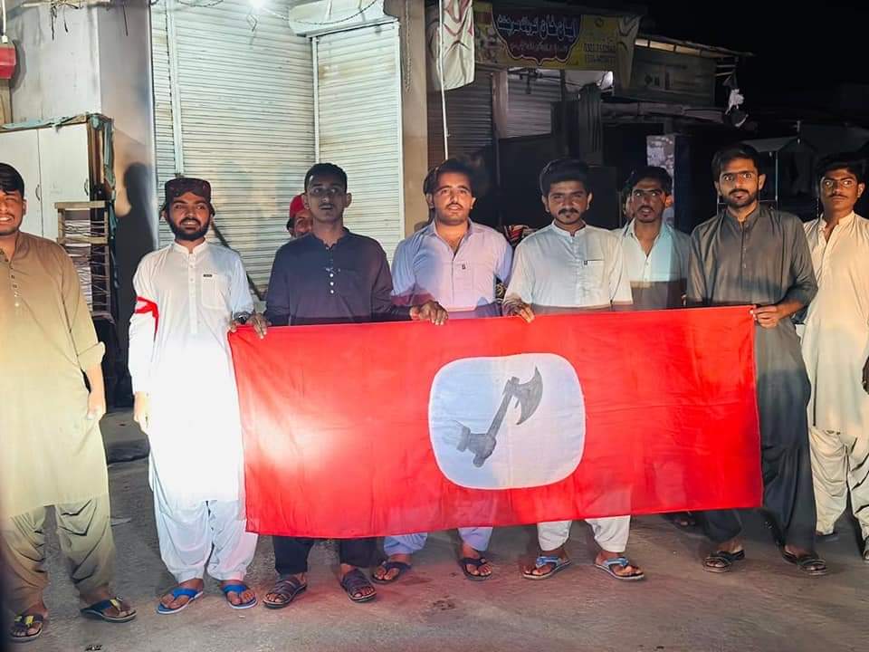 SheeraziSalman1's tweet photo. #SindhUniversityUnderAttack
ڪبا سمورا ڳڻي پانڌ ڪيئن ڇڏينداسين 
اسان جو عزم آ قاتل جا ھٿ ڪٽينداسين https://t.co/I8o6xbAXR9