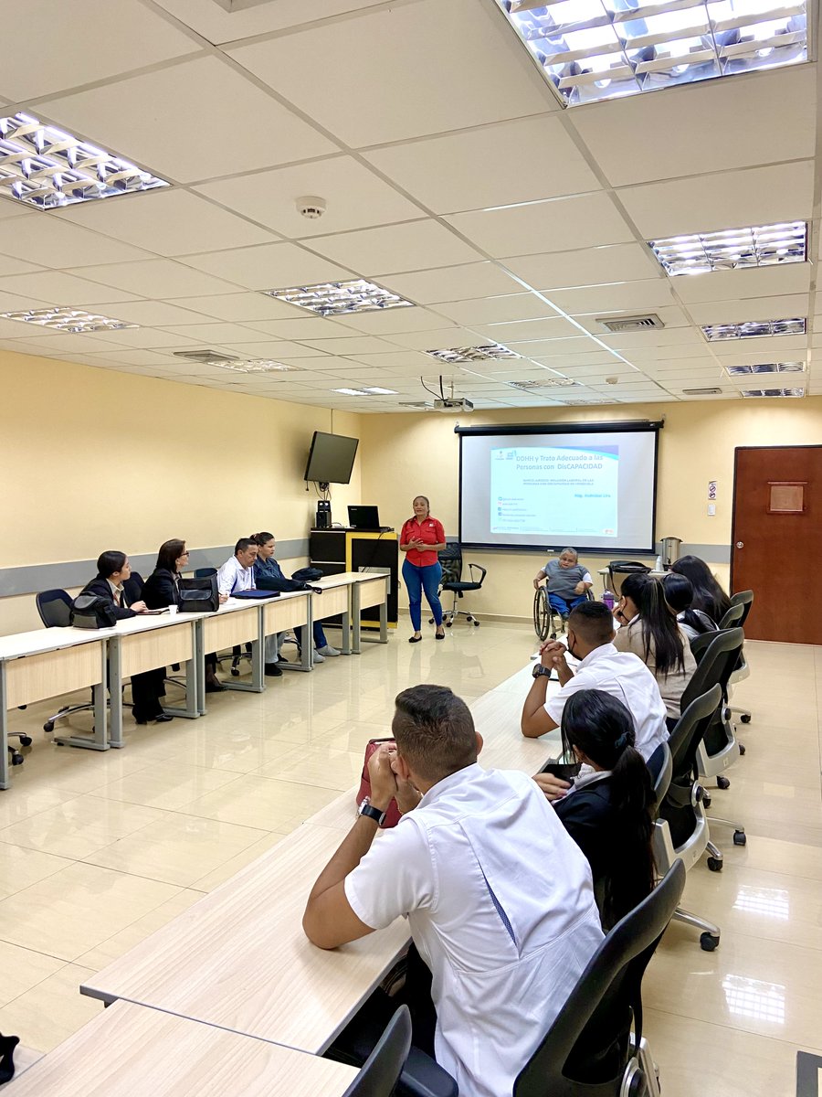 "Trato adecuado a personas con Discapacidad" impartido por el CONAPDIS en nuestra Base de Operaciones, para seguir elevando a la excelencia nuestra Calidad de Servicio. ✈💛 <a href="/Conapdis/">Conapdisvenezuelaoficial</a>