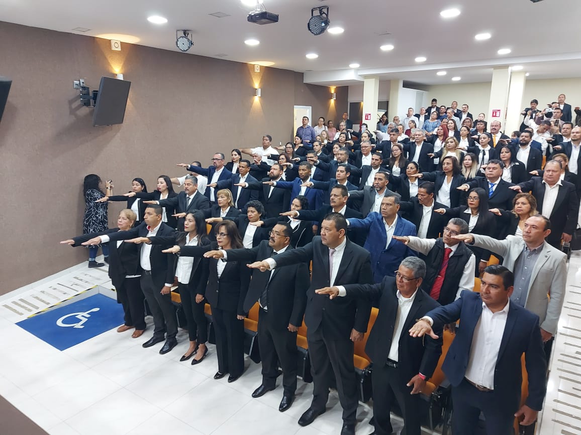 snte49nayarit's tweet photo. #Sección49sí ✅

🟠 Asume la Mtra. Irma Alicia Peña Arcadia como Secretaría General de la #Sección49 del #SNTE 📚 (2023-2027), tras ser electa en un proceso histórico, en el cual los agremiados por vez primera ejercieron su voto libre y secreto 🗳️

‼️Felicidades y enhorabuena‼️ https://t.co/CbmjnV3A8h