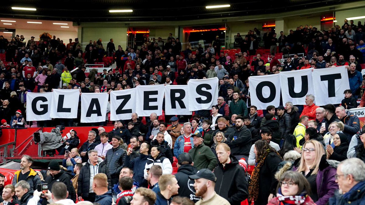 hugoknowsball's tweet photo. 🚨🟡It's crazy how the GlazersOut agenda went silent. It's becoming too comfortable for them. True #mufc fans retweet this widely. Let's make it unbearable again. Their time is up!!!! #GlazersOutNOW https://t.co/Owd8M2hjer