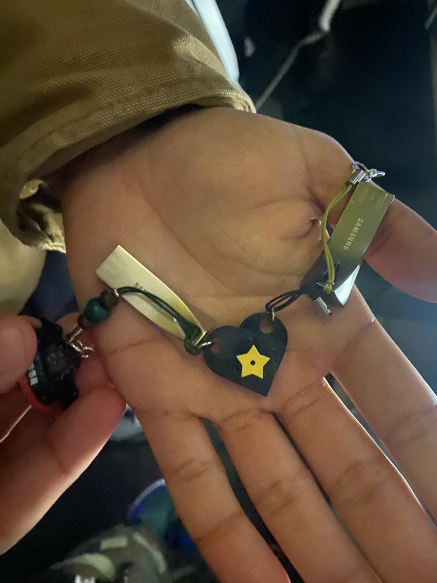 51X66374 tweet media