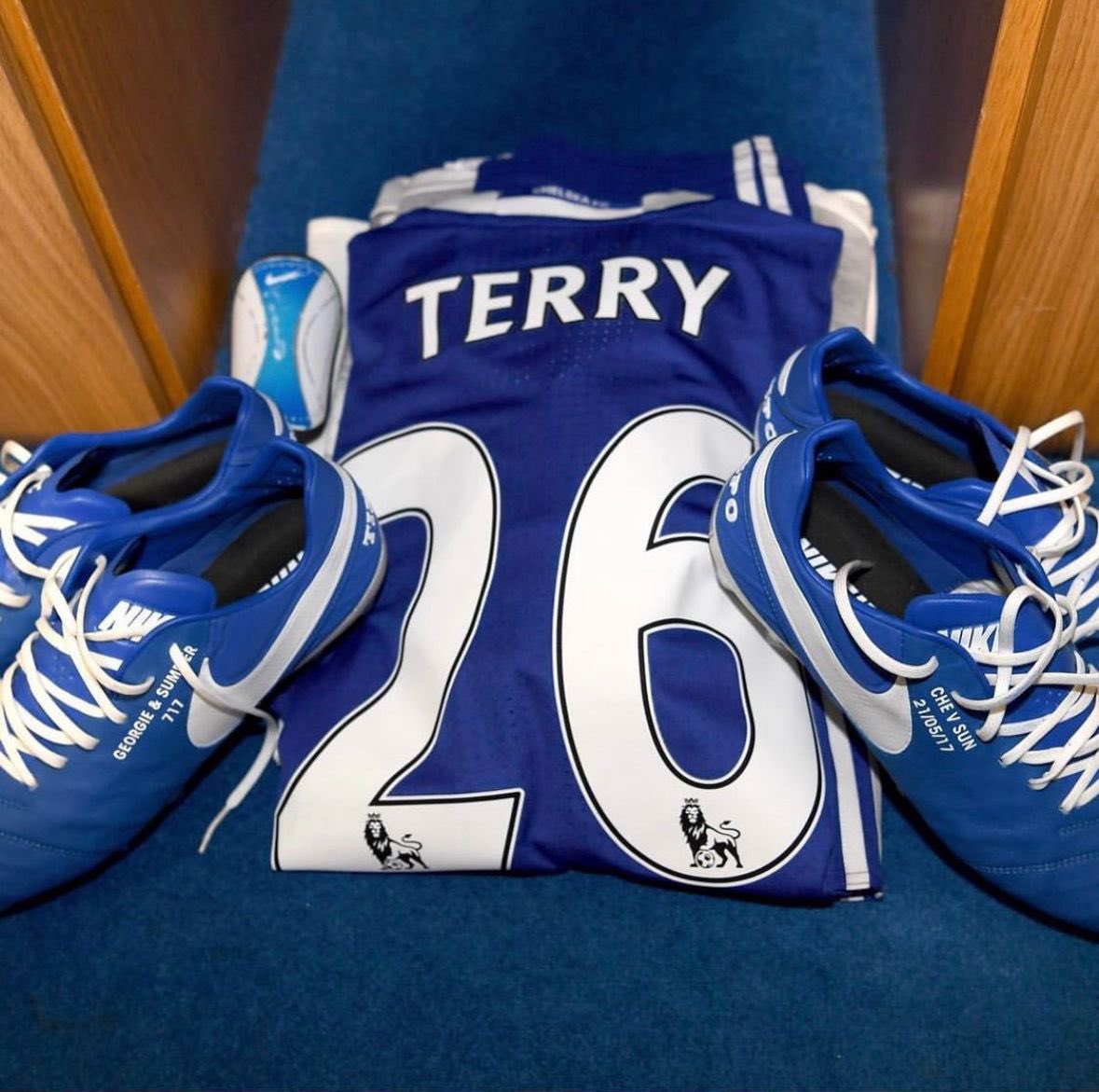 thetrueblues26's tweet photo. Our Founder @JohnTerry26 has been shortlisted for the @premierleague Hall Of Fame 👑 🙌
Let’s all get behind @JohnTerry26 - our Captain, Leader, Legend💙
Link to vote is 👇
https://t.co/qm43q0TBAb https://t.co/ghV4dBv8Xs