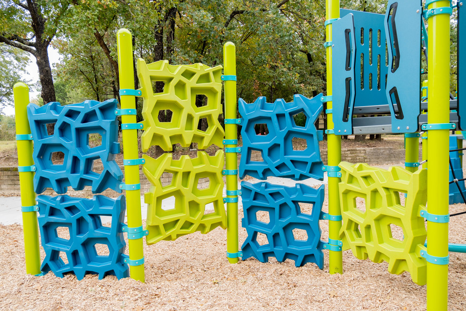ArlingtonParks's tweet photo. Our #ParkOfTheWeek is Marti Van Ravenswaay Park! This 12-acre park received new playground equipment in 2019 including a climbing wall, flex climber, & geoplex components. You'll also find a half-mile trail, abundant foliage, picnic areas & practice fields!
4601 Bowman Springs Rd https://t.co/m0lUEjvDcm