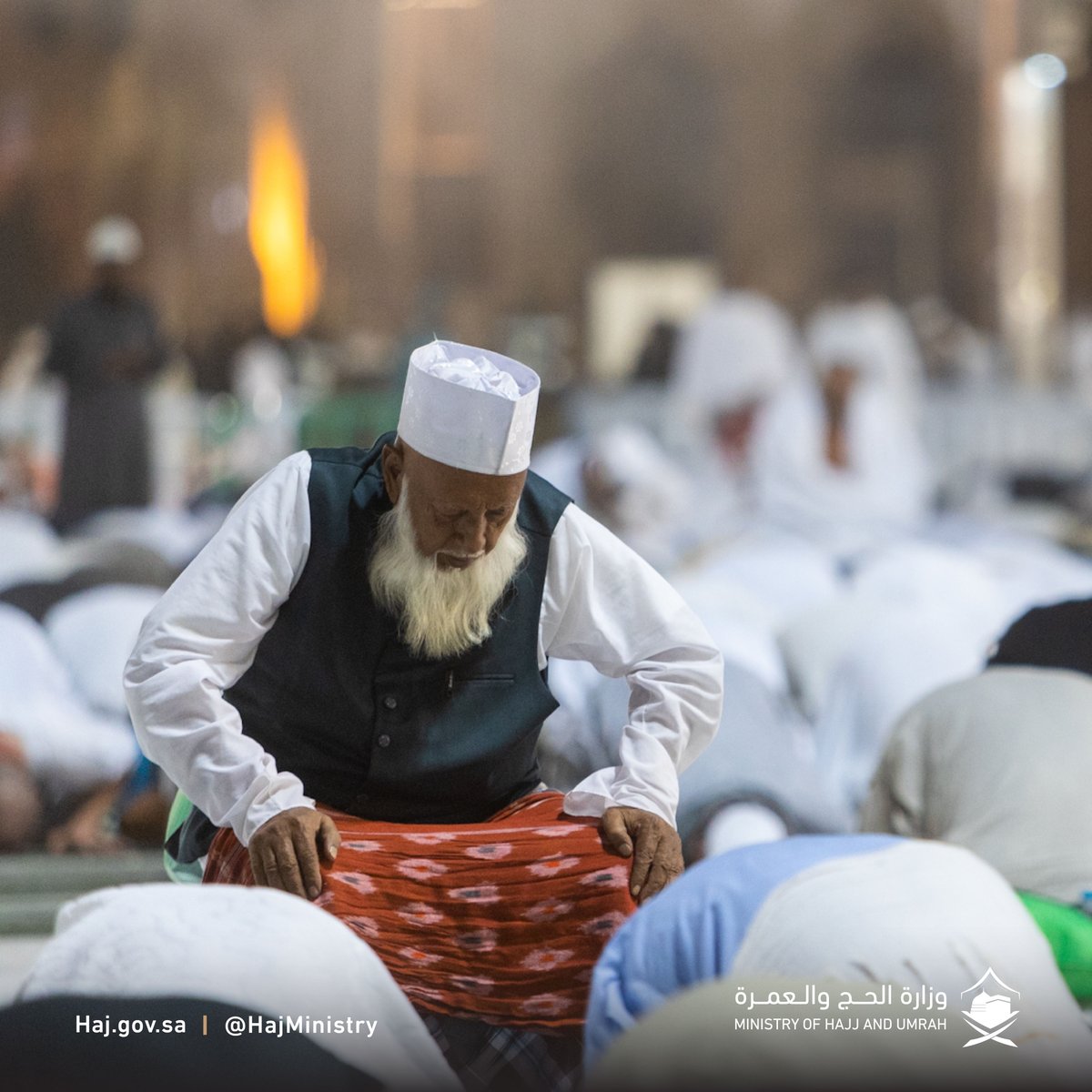 HajMinistry's tweet photo. قال ﷺ: “عليك بكثرة السجود، فإنّك لن تسجد لله سجدةً إلا رفعك الله بها درجة، وحطّ عنك بها خطيئة”.

#يسر_وطمأنينة 
#مكة_والمدينة_في_انتظاركم_بشوق https://t.co/4CX1zcdCIm