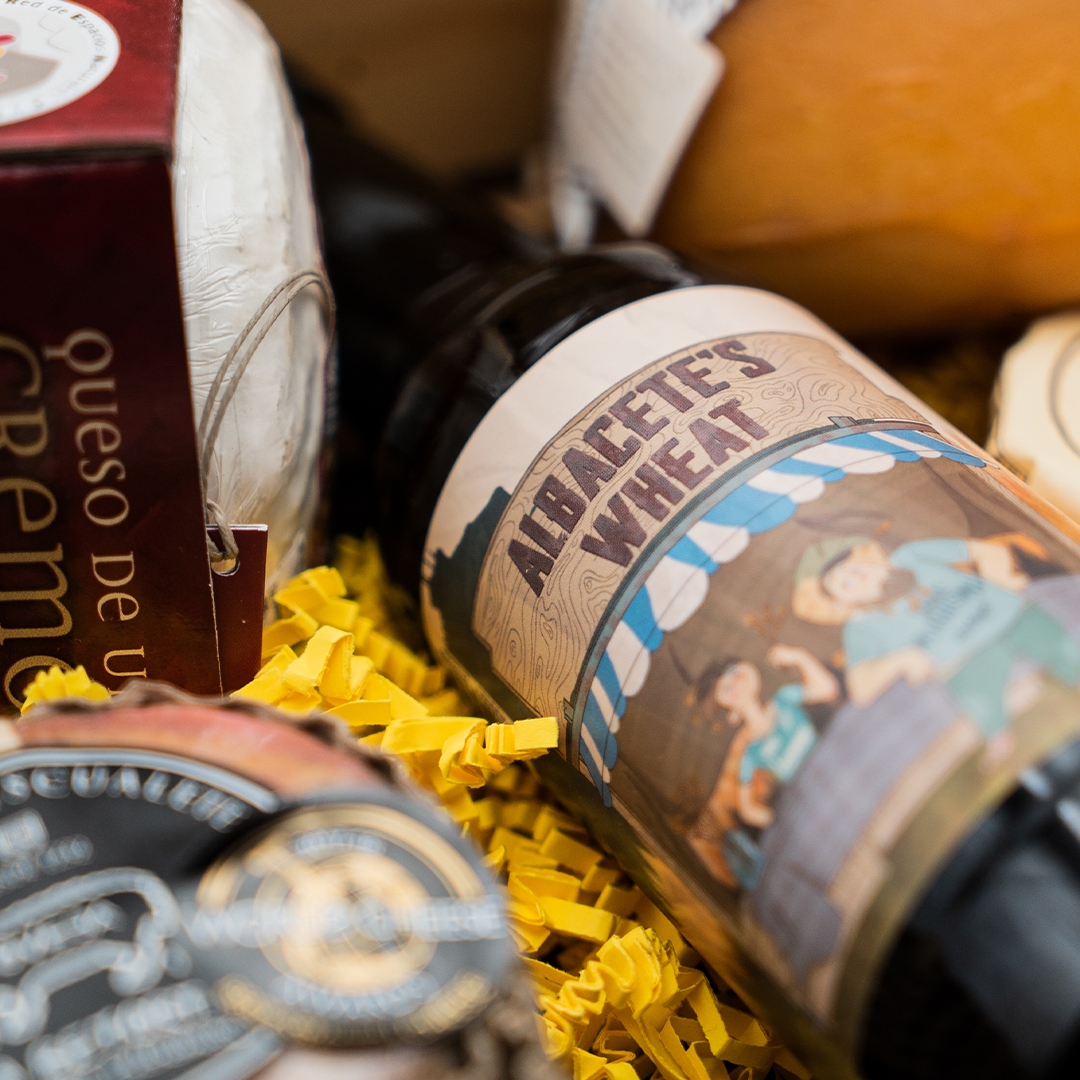 ¡Encarga ya tu pack de #semanasanta !🤩👏🏼 Pásate por el Sueño del Quesero y combina tus quesos favoritos con Cervezas 69😎🍺🧀 ¿Te animas? Cuéntanos qué tal tu experiencia en comentarios 😁👍🏼 #combinacionesmolanas #craftbeer #cervezaartesana #cerveza #queso #beer #albacete