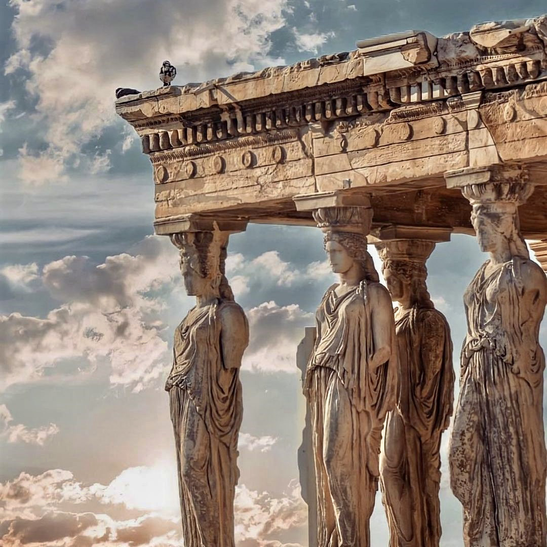 Arteymas_'s tweet photo. Las cariátides del pórtico de Erecteión en la Acrópolis de Atenas, Grecia. https://t.co/S2QJlmOs6h