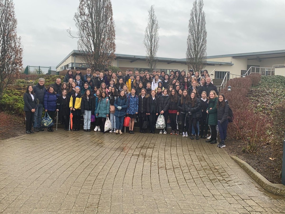 Happy Easter! 

¡Feliz Pascua! 🇪🇸🐣

Fröhe Ostern! 🇩🇪🐣

Joyeuses Pâques! 🇫🇷 🐣

A lovely end to term earlier in the week as we said ‘hasta luego’ 👋 to our Spanish exchange students.