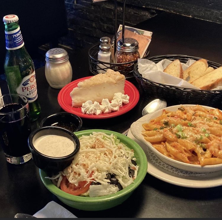 SomeGuysPizza's tweet photo. Drunken shrimp in vodka sauce ready for your dining pleasure.
317-257-1364
⁦@SomeGuysPizza⁩ https://t.co/9a7gK6JJHo
