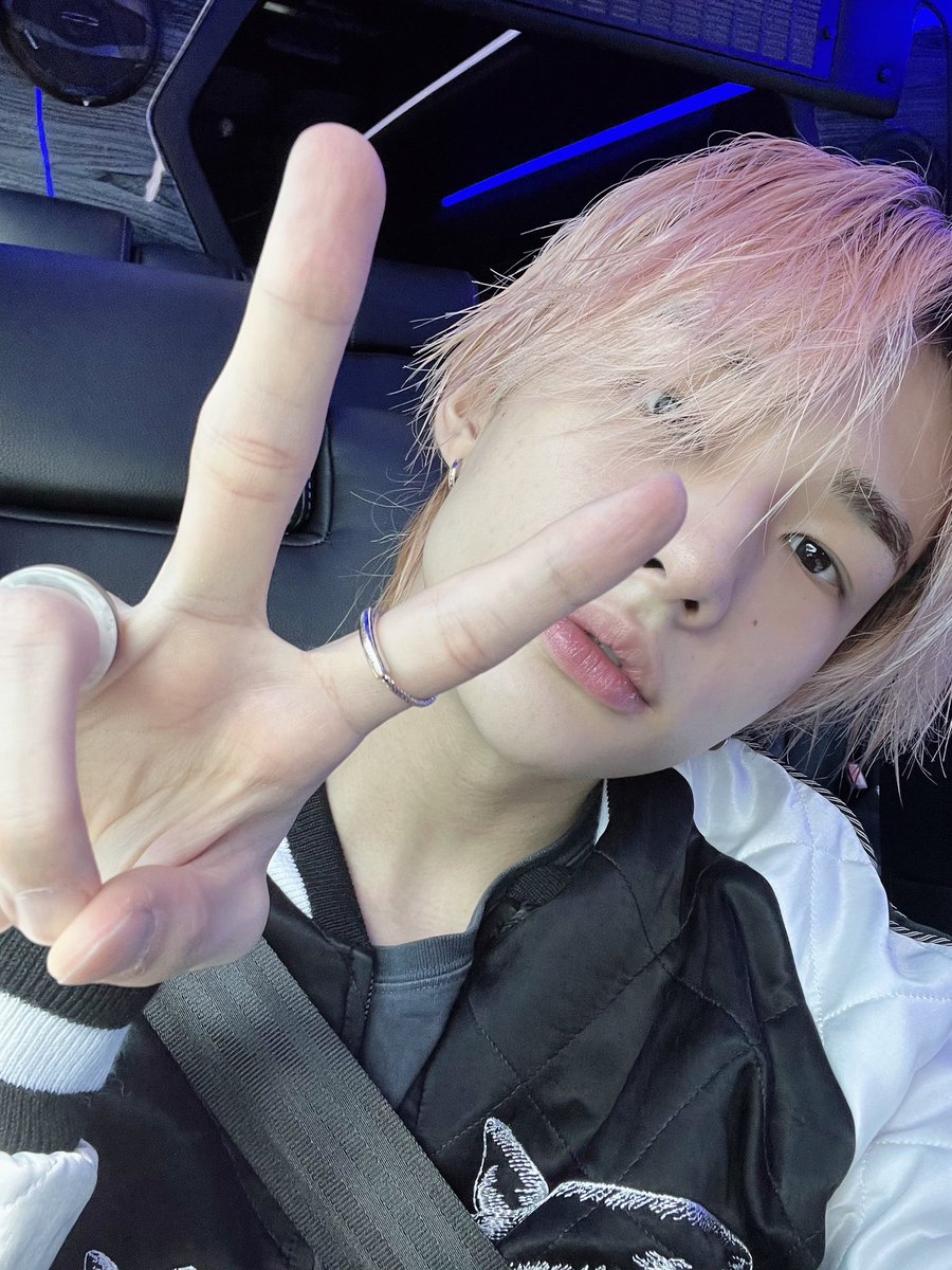 кошмарно сильно заныла 

#HyunjinPaintsTheWorld #HyunjinBeautifulPrince  #hyunjinbeautiful #hyunjindance #hyunjinbestdancer #hyunjinbestboy #hyunjinbestsinger #hyunjinbubble #hyunjinhappy #hyunjinlove