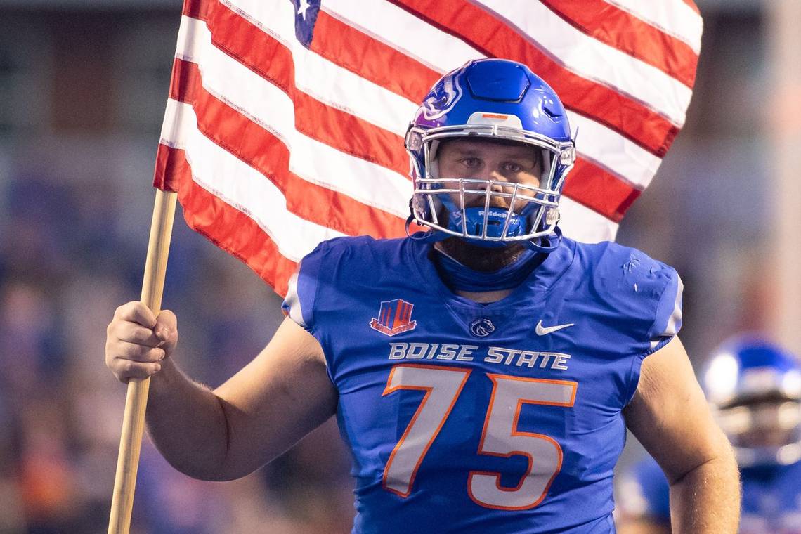 ShaunBroncoBeat's tweet photo. Former OL @WillFarrar_ and S @Jared_Reed3 came to Boise State as transfers. Now they're beginning their coaching careers with the Broncos. #MWFB #BleedBlue 

Read more: https://t.co/9cQ53CyiAt https://t.co/pWJt9DT6jI